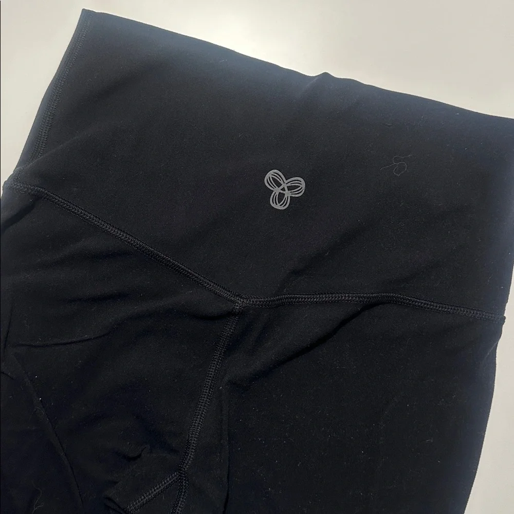 Aritzia TNAction Black Leggings - Picture 2 of 3